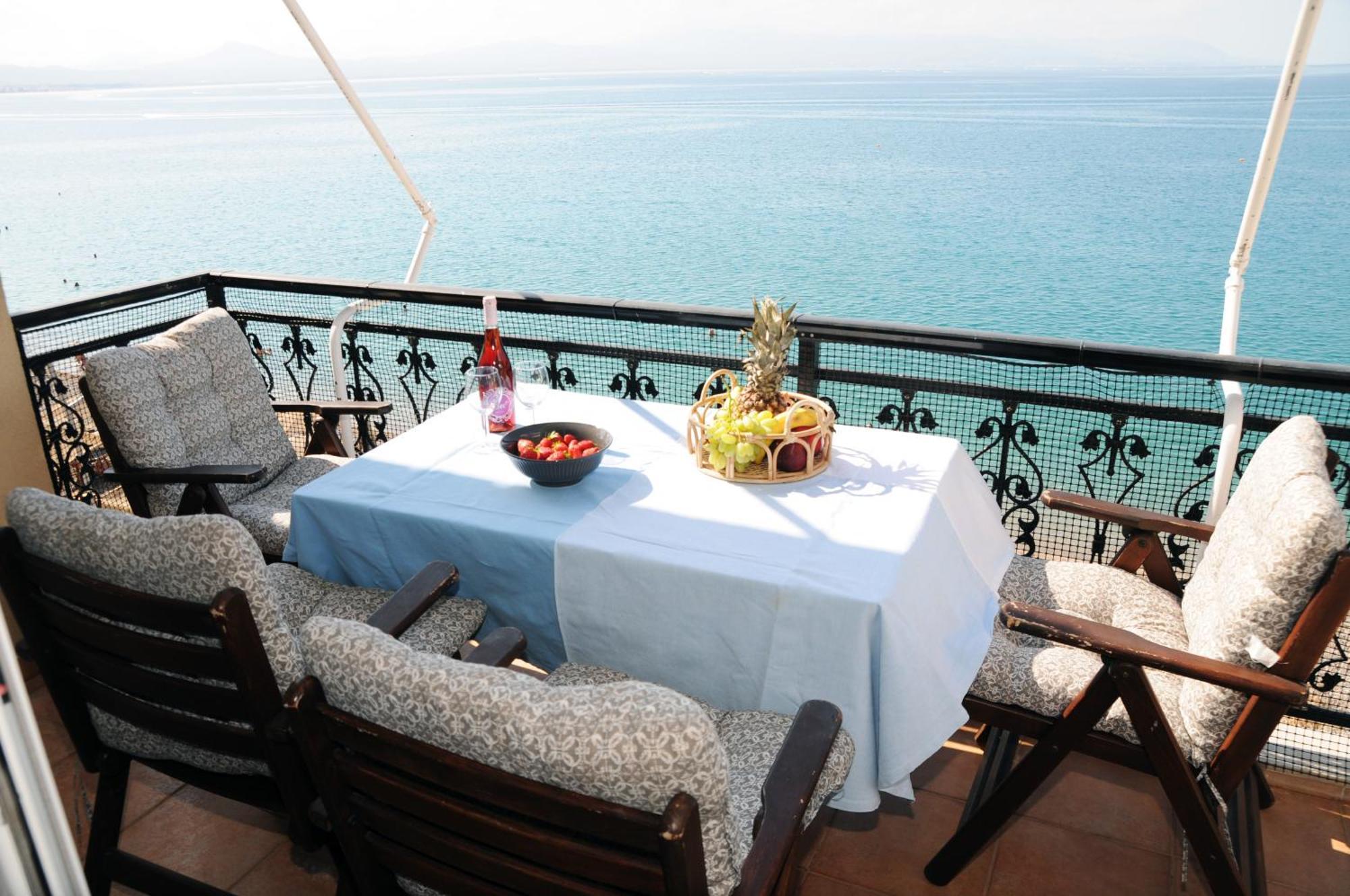 Amazing Condo By The Beach لوتراكي المظهر الخارجي الصورة